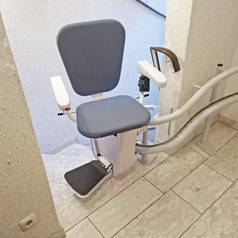 ALPHA Classic - Treppenlift gedrehter Ausstieg
